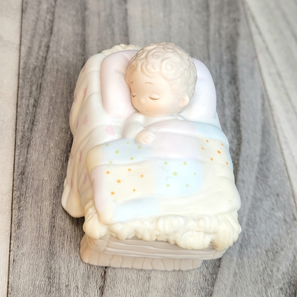 PRECIOUS MOMENTS Nativity Baby Jesus Figurine Come Let Us Adore Him 1986 Loose - Picture 5 of 10